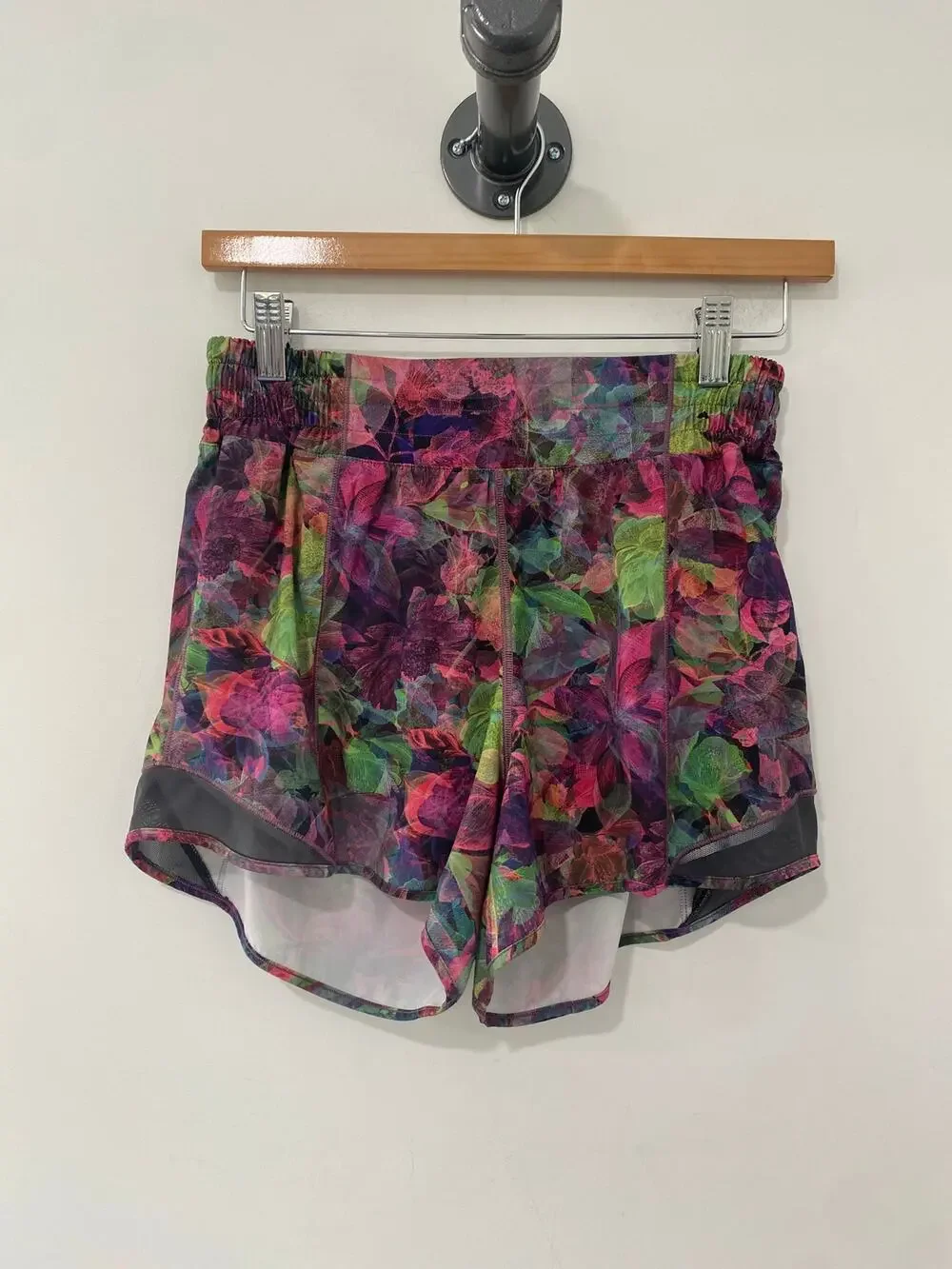 Lululemon Hotty Hot Shorts Size 6